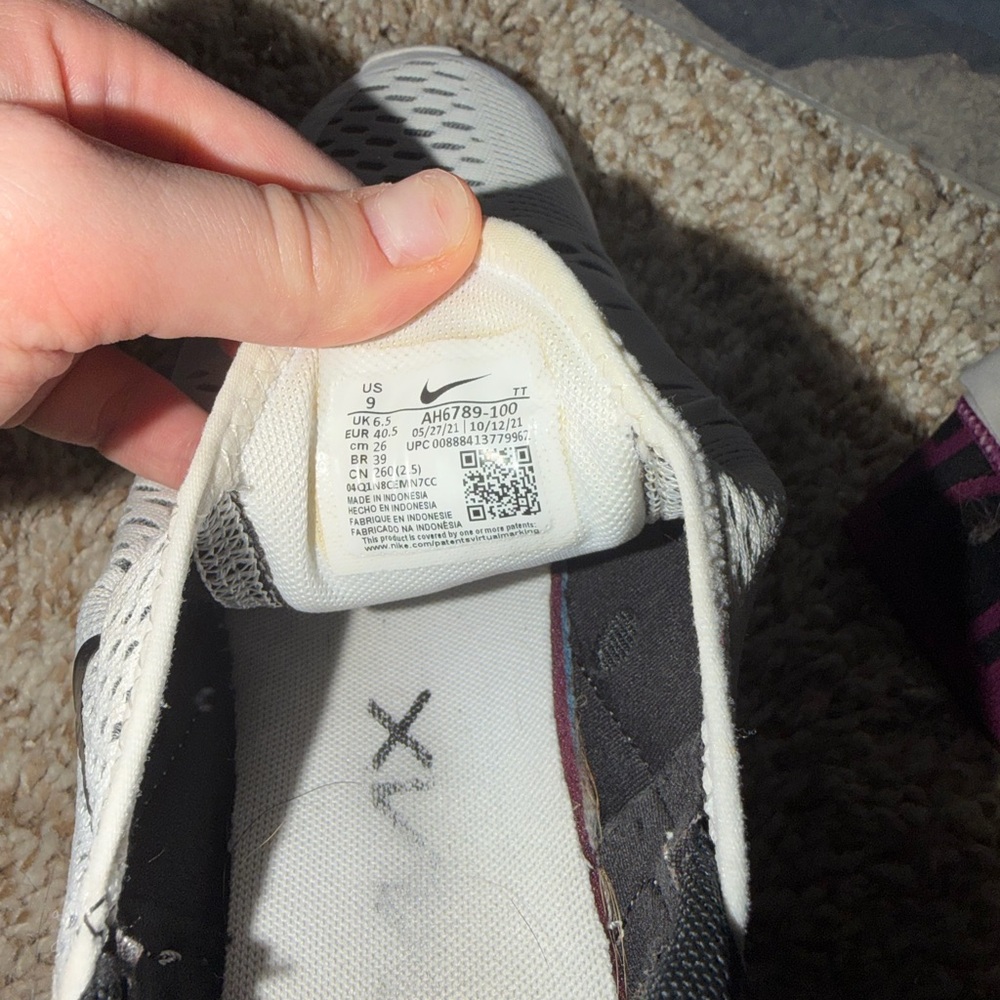 Nike Air Max 270 Sneakers - Picture 6 of 6